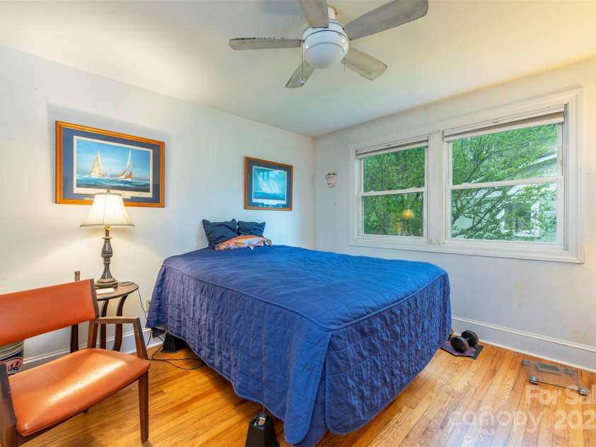 212 Vance Avenue, Black Mountain, NC 28711.  MLS# CAR4258310, YatesRealty ID 17773. 