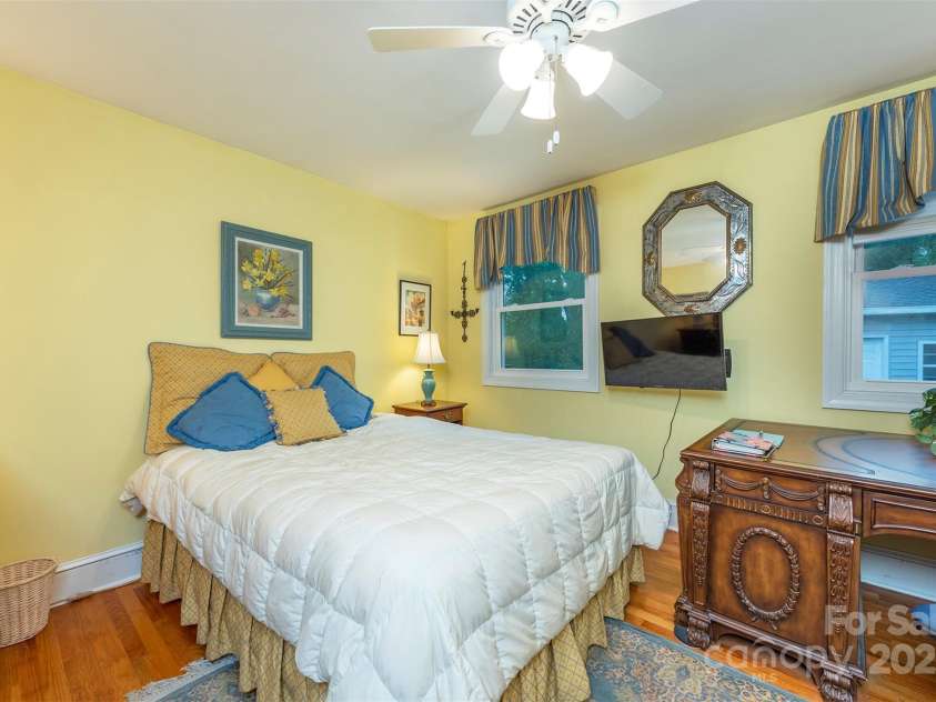 212 Vance Avenue, Black Mountain, NC 28711.  MLS# CAR4258310, YatesRealty ID 17773. 