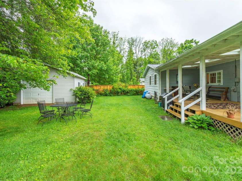 212 Vance Avenue, Black Mountain, NC 28711.  MLS# CAR4258310, YatesRealty ID 17773. 