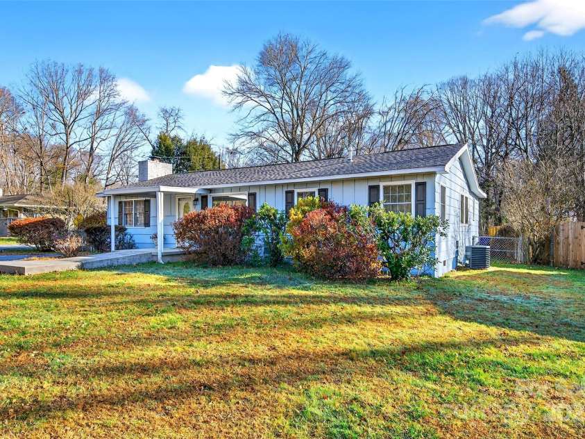 212 Vance Avenue, Black Mountain, NC 28711.  MLS# CAR4258310, YatesRealty ID 17773. 