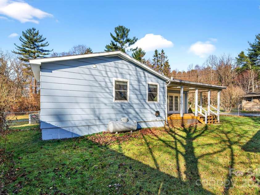 212 Vance Avenue, Black Mountain, NC 28711.  MLS# CAR4258310, YatesRealty ID 17773. 