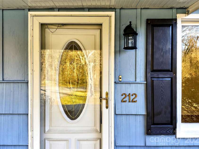 212 Vance Avenue, Black Mountain, NC 28711.  MLS# CAR4258310, YatesRealty ID 17773. 