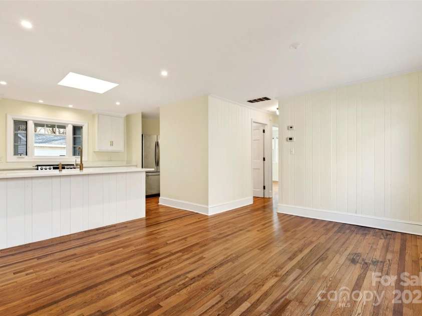 212 Vance Avenue, Black Mountain, NC 28711.  MLS# CAR4258310, YatesRealty ID 17773. 