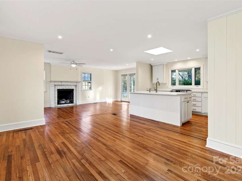 212 Vance Avenue, Black Mountain, NC 28711.  MLS# CAR4258310, YatesRealty ID 17773. 