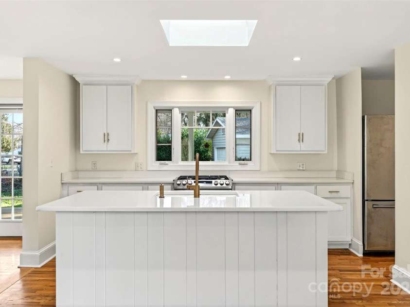 212 Vance Avenue, Black Mountain, NC 28711.  MLS# CAR4258310, YatesRealty ID 17773. 