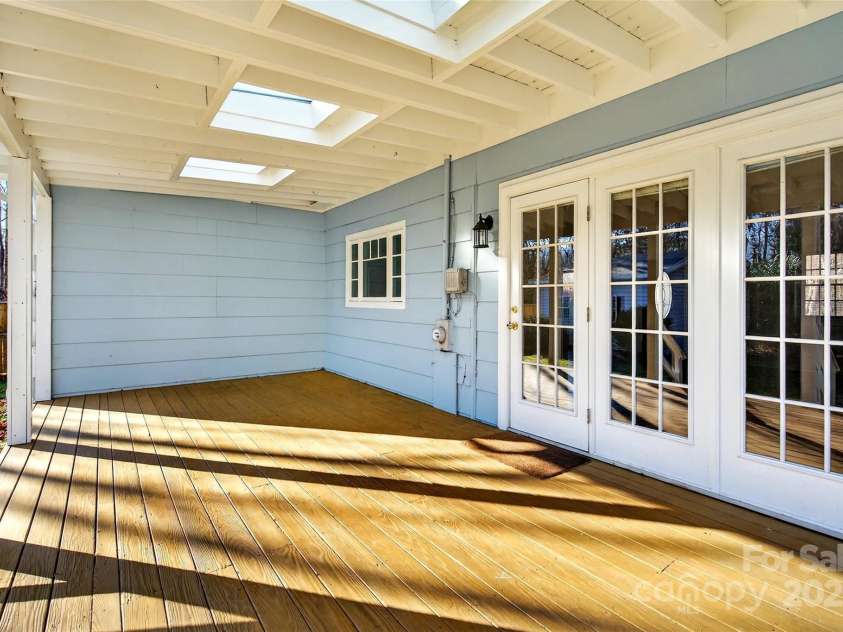 212 Vance Avenue, Black Mountain, NC 28711.  MLS# CAR4258310, YatesRealty ID 17773. 