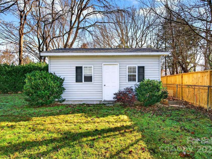 212 Vance Avenue, Black Mountain, NC 28711.  MLS# CAR4258310, YatesRealty ID 17773. 