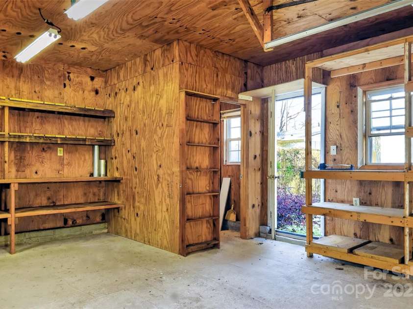 212 Vance Avenue, Black Mountain, NC 28711.  MLS# CAR4258310, YatesRealty ID 17773. 