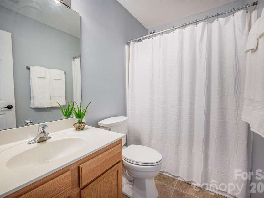 10809 Traders Court, Davidson, NC 28036.  MLS# CAR4376076, YatesRealty ID 17775. Bathroom 2