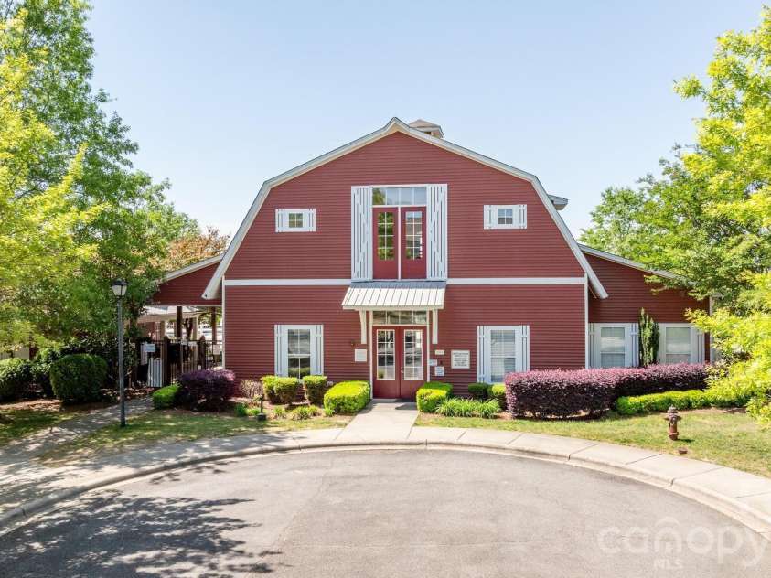 10809 Traders Court, Davidson, NC 28036.  MLS# CAR4376076, YatesRealty ID 17775. Clubhouse