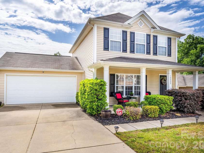 10809 Traders Court, Davidson, NC 28036.  MLS# CAR4376076, YatesRealty ID 17775. Front of House