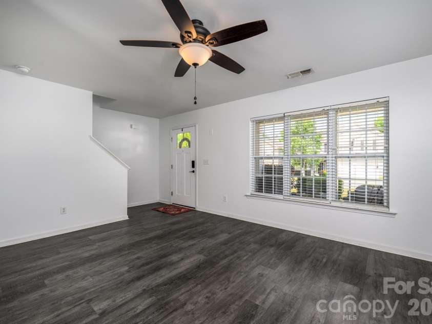 10809 Traders Court, Davidson, NC 28036.  MLS# CAR4376076, YatesRealty ID 17775. Greatroom