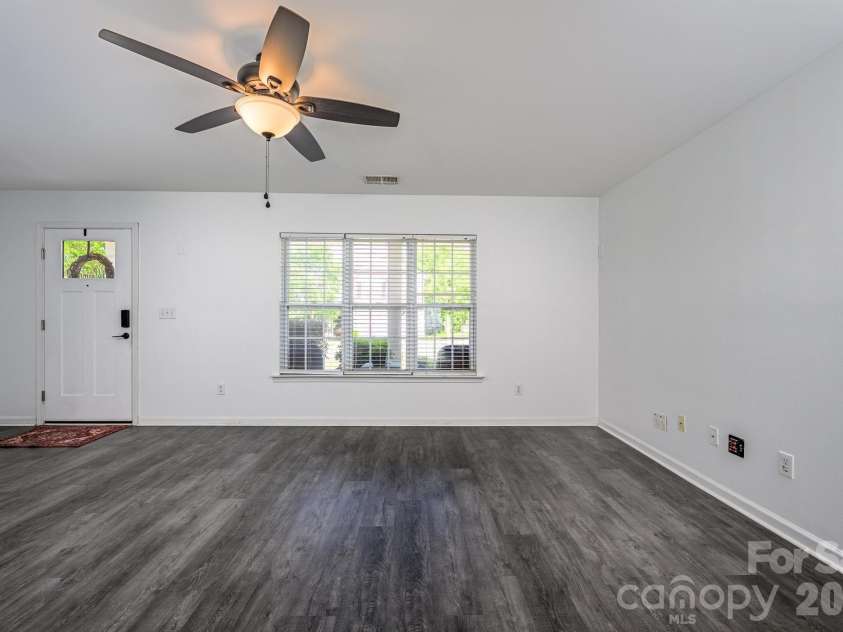 10809 Traders Court, Davidson, NC 28036.  MLS# CAR4376076, YatesRealty ID 17775. Greatroom