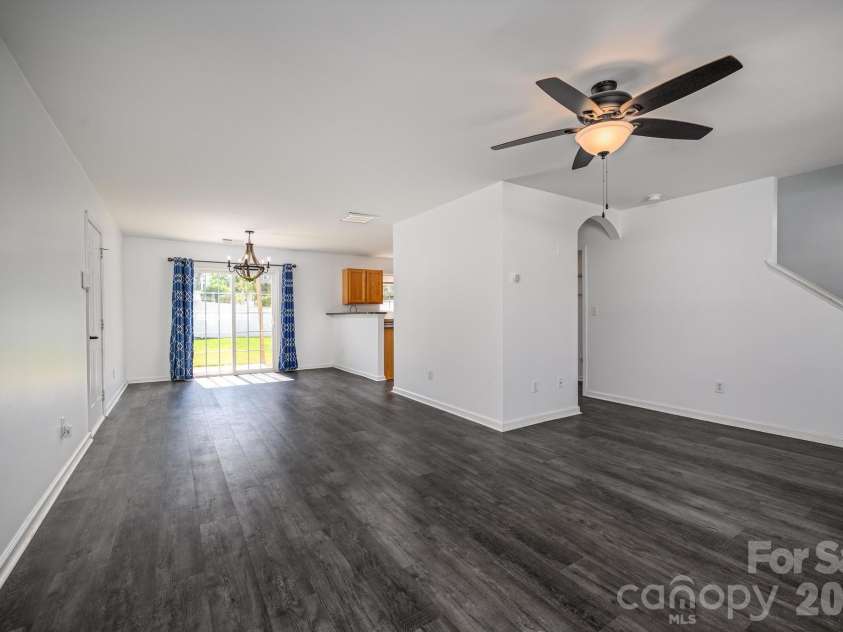 10809 Traders Court, Davidson, NC 28036.  MLS# CAR4376076, YatesRealty ID 17775. Greatroom