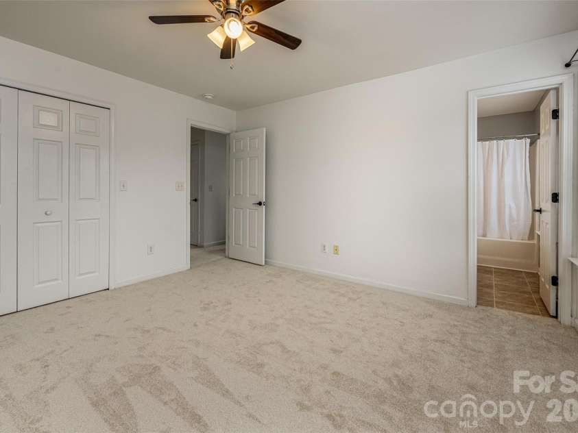 10809 Traders Court, Davidson, NC 28036.  MLS# CAR4376076, YatesRealty ID 17775. Primary Bedroom
