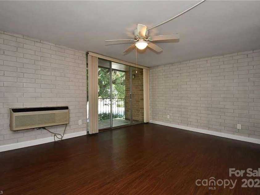 1807 Hawthorne Road, Winston Salem, NC 27103.  MLS# CAR4266203, YatesRealty ID 17775. 