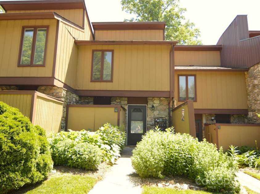 141 Colony Drive, Arden, NC 28704.  MLS# CAR4268154, YatesRealty ID 17777. 