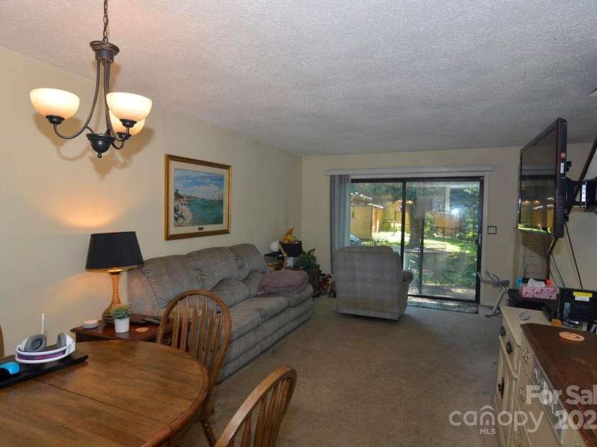 141 Colony Drive, Arden, NC 28704.  MLS# CAR4268154, YatesRealty ID 17777. 