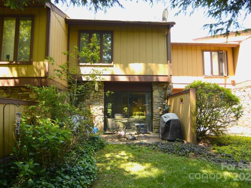 141 Colony Drive, Arden, NC 28704.  MLS# CAR4268154, YatesRealty ID 17777. 