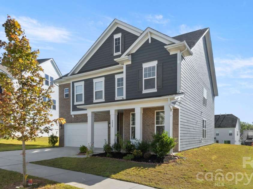 6020 Sayles Way, Fort Mill, SC 29715.  MLS# CAR4377290, YatesRealty ID 17778. 