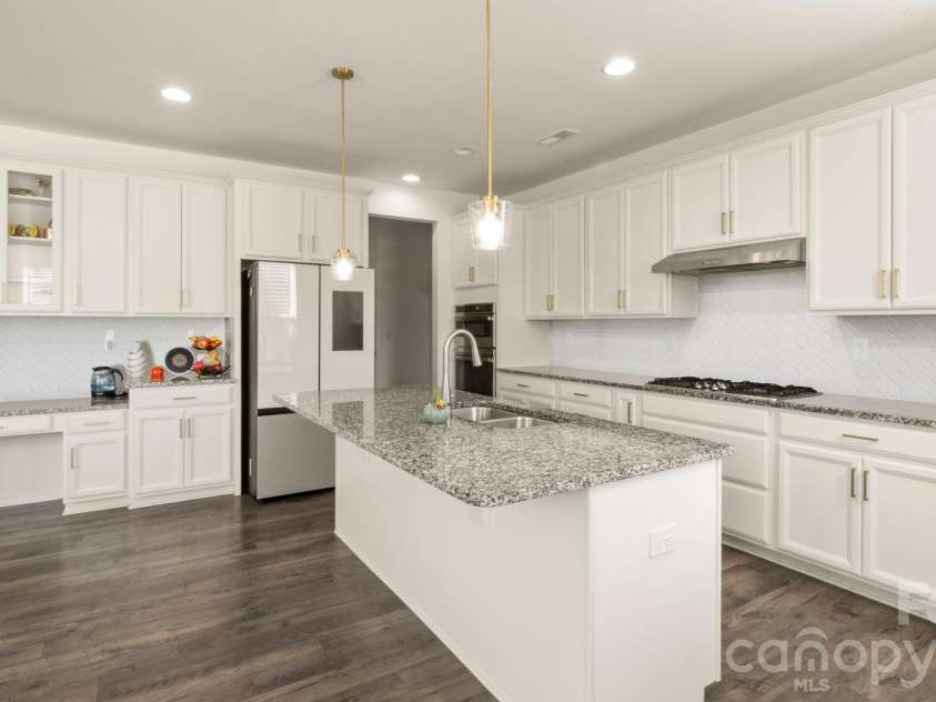 6020 Sayles Way, Fort Mill, SC 29715.  MLS# CAR4377290, YatesRealty ID 17778. 