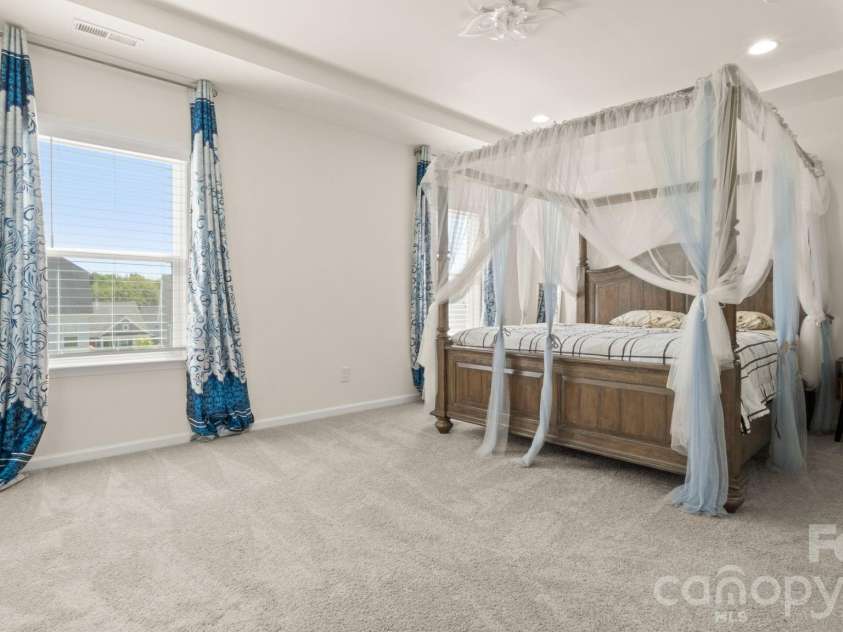6020 Sayles Way, Fort Mill, SC 29715.  MLS# CAR4377290, YatesRealty ID 17778. 