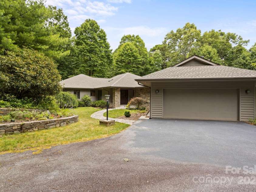 100 Elmridge Drive, Flat Rock, NC 28731.  MLS# CAR4218892, YatesRealty ID 1778. 