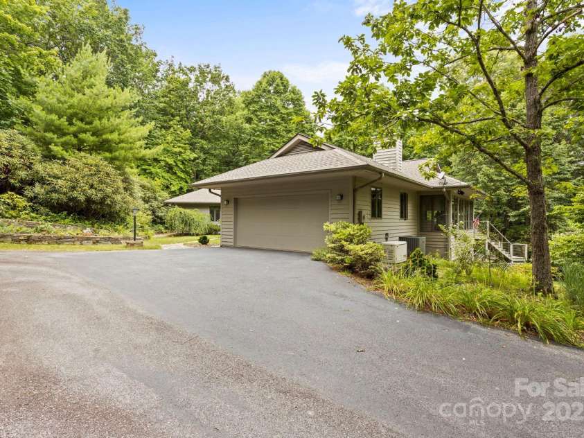 100 Elmridge Drive, Flat Rock, NC 28731.  MLS# CAR4218892, YatesRealty ID 1778. 