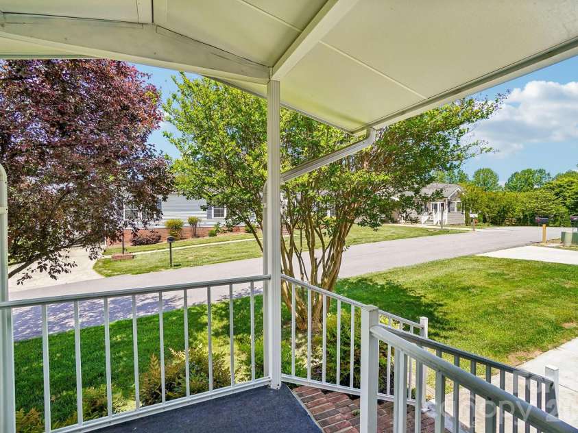 10 June Lane, Hendersonville, NC 28792.  MLS# CAR4377201, YatesRealty ID 17780. 