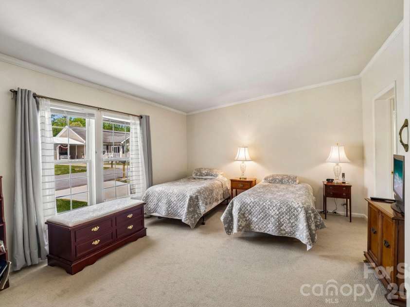10 June Lane, Hendersonville, NC 28792.  MLS# CAR4377201, YatesRealty ID 17780. 