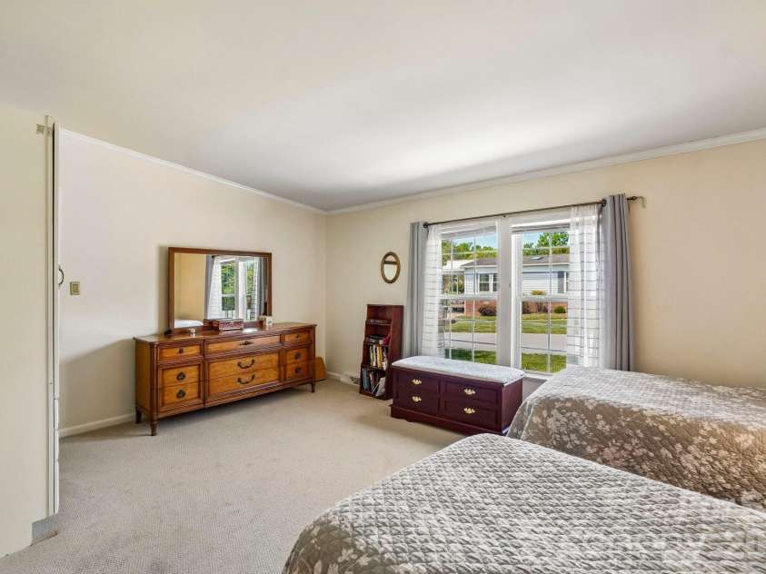 10 June Lane, Hendersonville, NC 28792.  MLS# CAR4377201, YatesRealty ID 17780. 