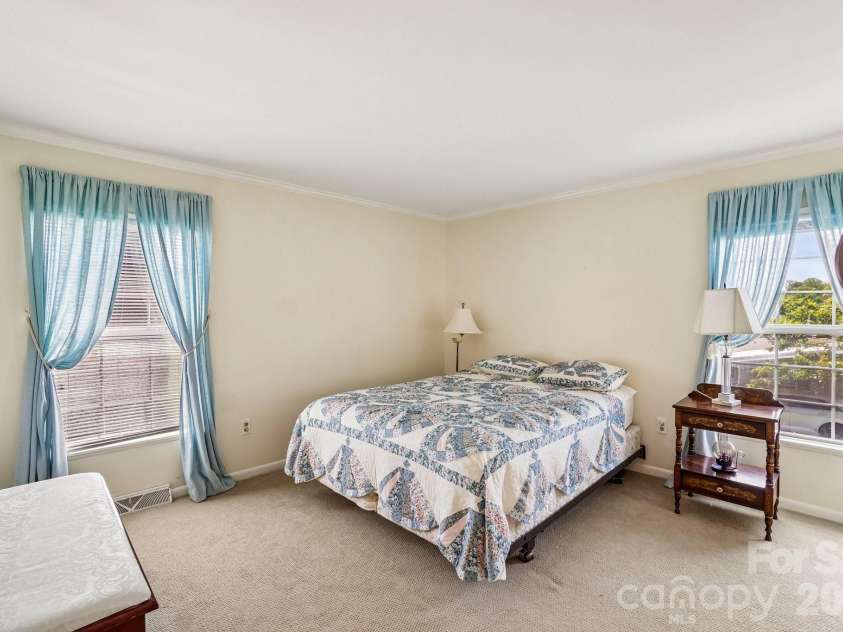 10 June Lane, Hendersonville, NC 28792.  MLS# CAR4377201, YatesRealty ID 17780. 
