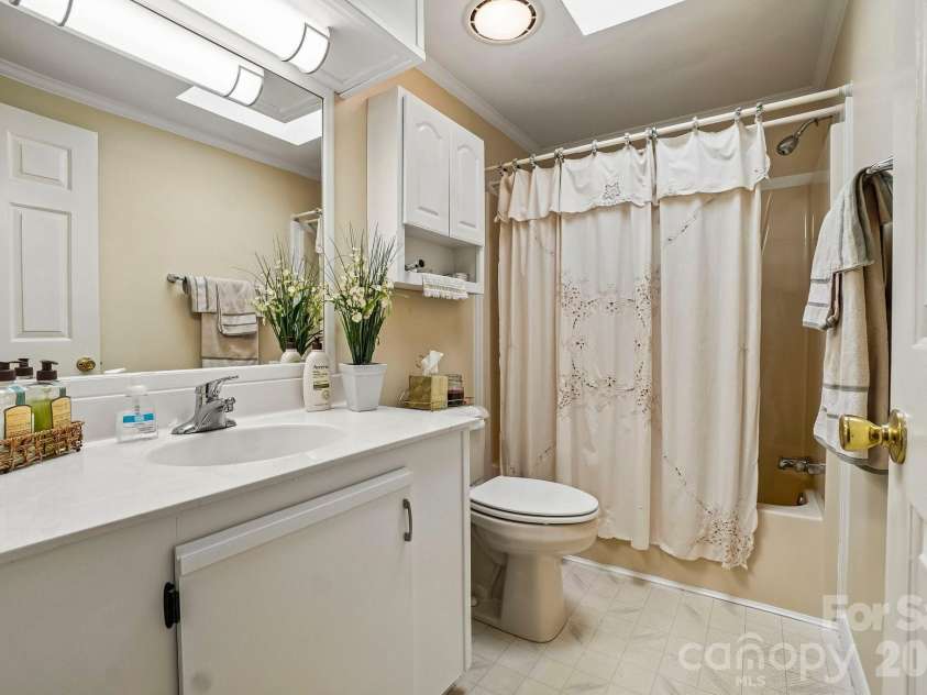 10 June Lane, Hendersonville, NC 28792.  MLS# CAR4377201, YatesRealty ID 17780. 