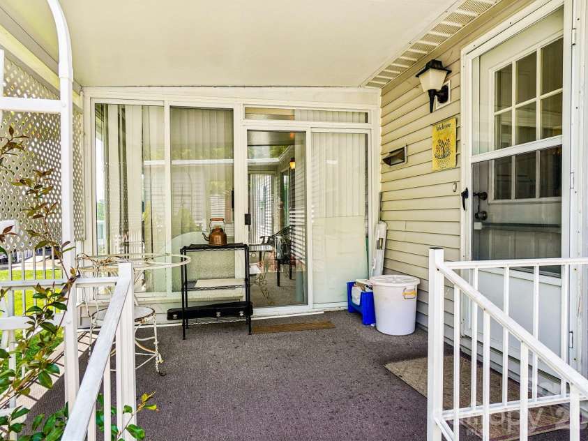 10 June Lane, Hendersonville, NC 28792.  MLS# CAR4377201, YatesRealty ID 17780. 