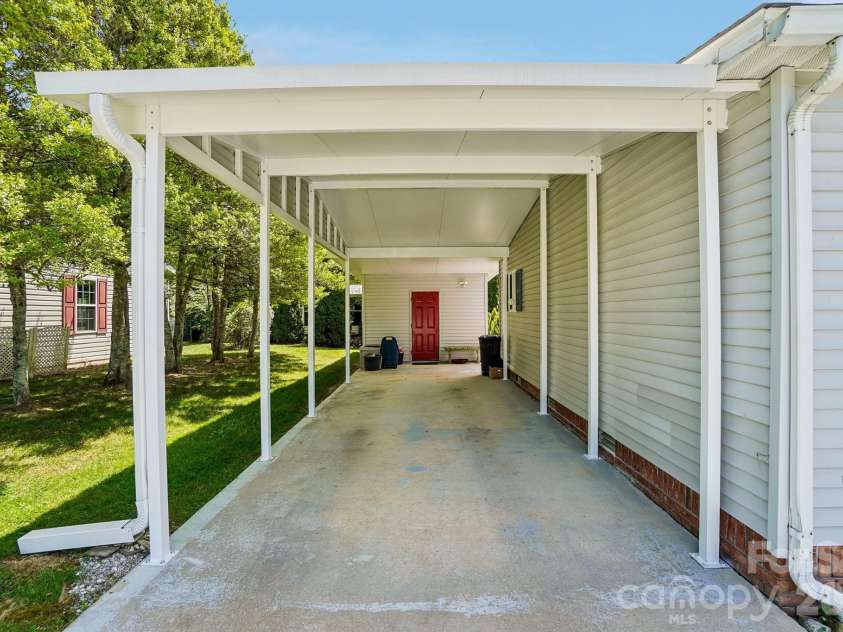 10 June Lane, Hendersonville, NC 28792.  MLS# CAR4377201, YatesRealty ID 17780. 