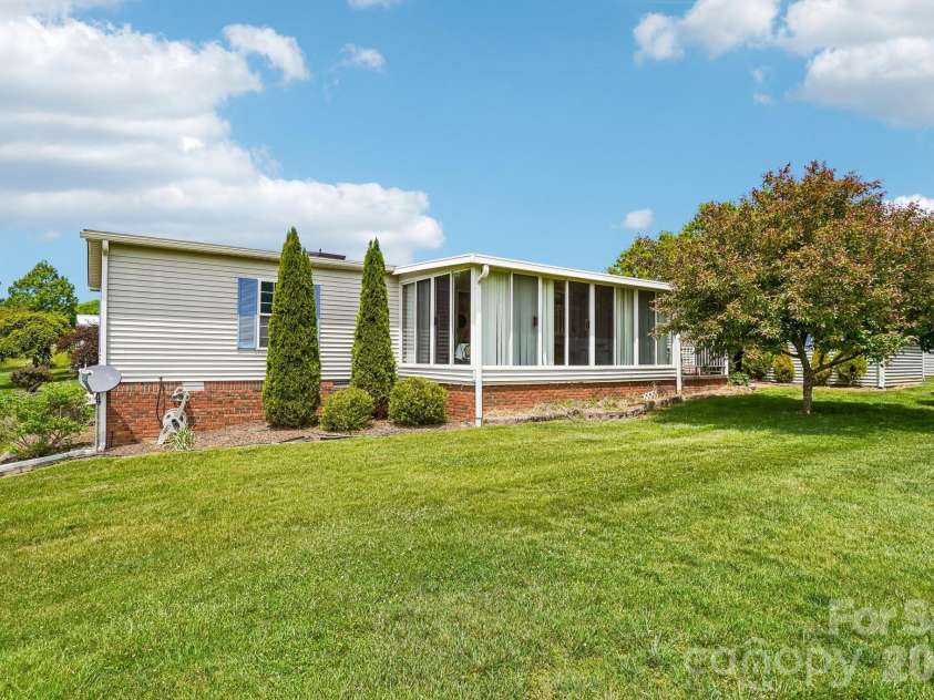 10 June Lane, Hendersonville, NC 28792.  MLS# CAR4377201, YatesRealty ID 17780. 