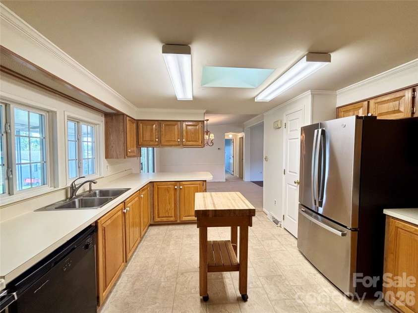 10 June Lane, Hendersonville, NC 28792.  MLS# CAR4377201, YatesRealty ID 17780. 