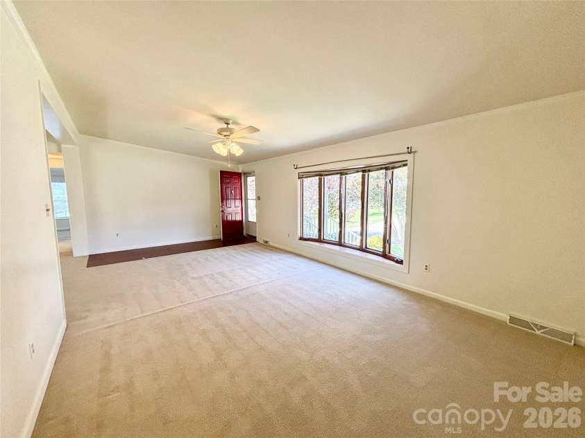 10 June Lane, Hendersonville, NC 28792.  MLS# CAR4377201, YatesRealty ID 17780. 