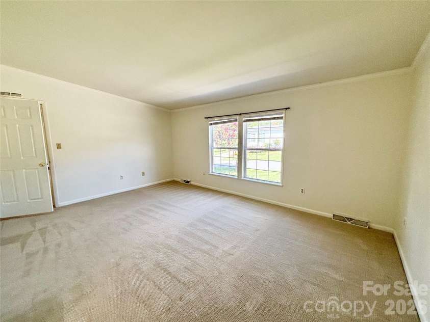 10 June Lane, Hendersonville, NC 28792.  MLS# CAR4377201, YatesRealty ID 17780. 