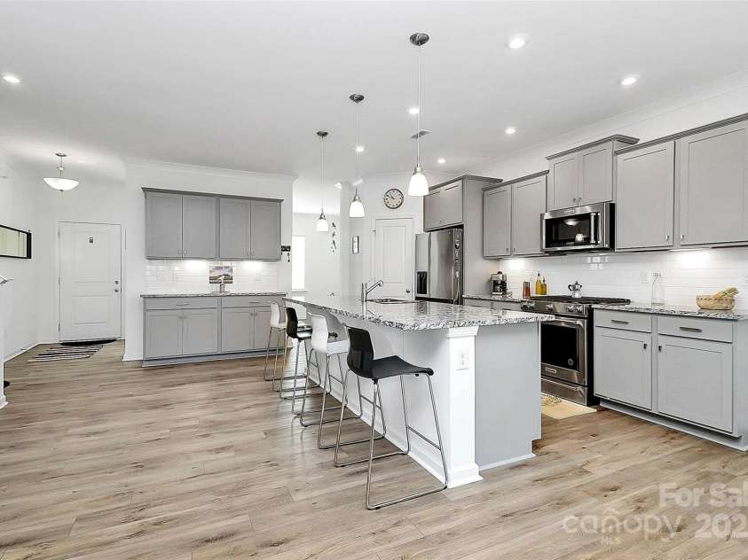 13140 Sudwick Lane, Charlotte, NC 28278.  MLS# CAR4266826, YatesRealty ID 17780. 