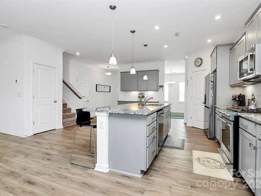 13140 Sudwick Lane, Charlotte, NC 28278.  MLS# CAR4266826, YatesRealty ID 17780. 