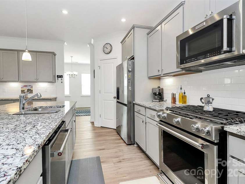 13140 Sudwick Lane, Charlotte, NC 28278.  MLS# CAR4266826, YatesRealty ID 17780. 