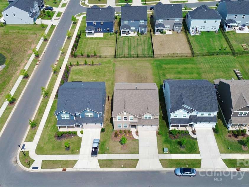 13140 Sudwick Lane, Charlotte, NC 28278.  MLS# CAR4266826, YatesRealty ID 17780. 