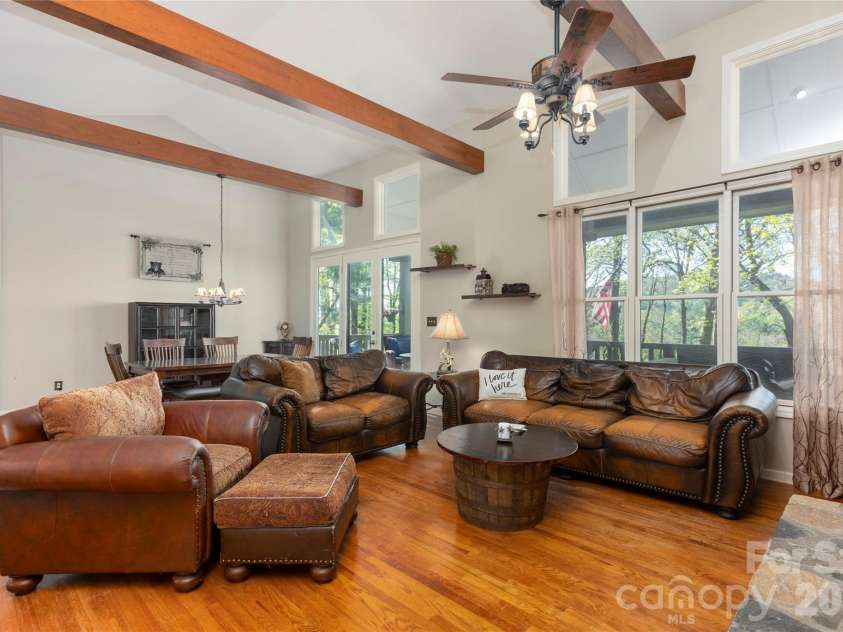 516 Cherokee Trace, Lake Toxaway, NC 28747.  MLS# CAR4377271, YatesRealty ID 17781. 