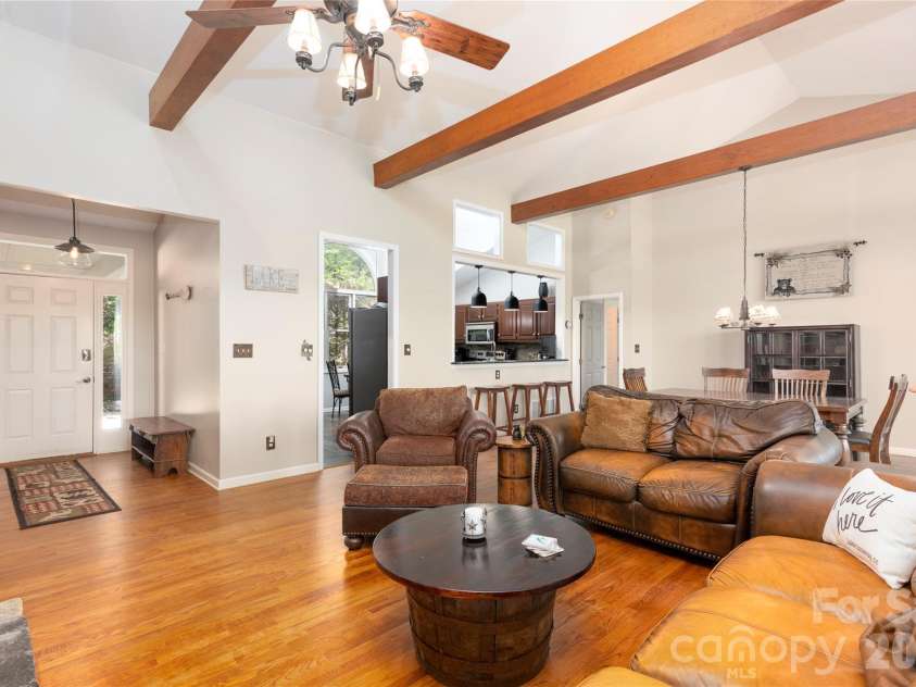 516 Cherokee Trace, Lake Toxaway, NC 28747.  MLS# CAR4377271, YatesRealty ID 17781. 