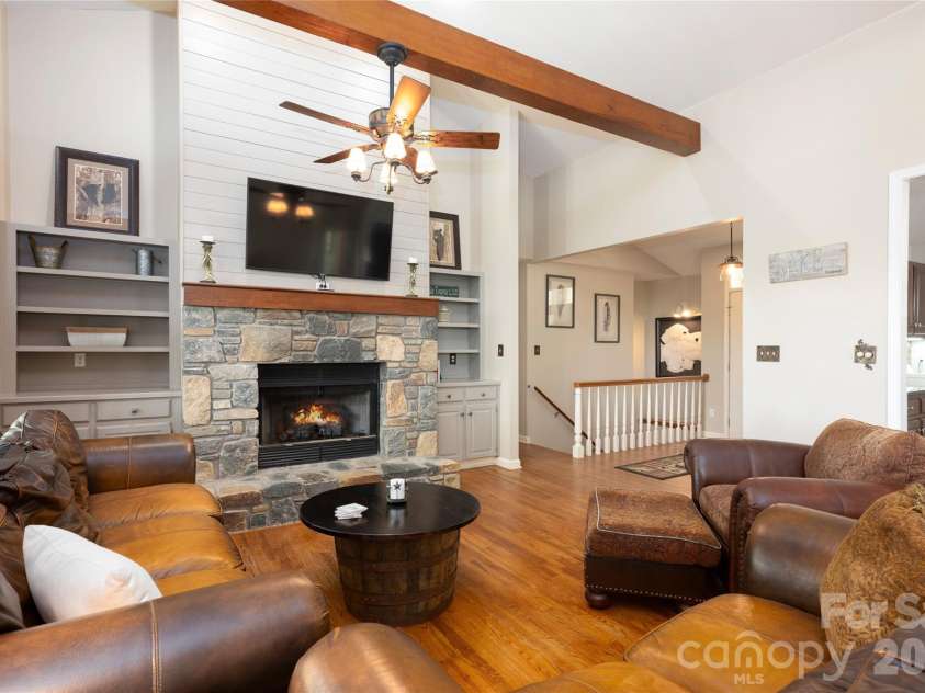 516 Cherokee Trace, Lake Toxaway, NC 28747.  MLS# CAR4377271, YatesRealty ID 17781. 