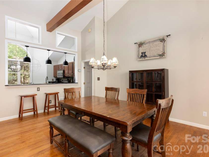 516 Cherokee Trace, Lake Toxaway, NC 28747.  MLS# CAR4377271, YatesRealty ID 17781. 