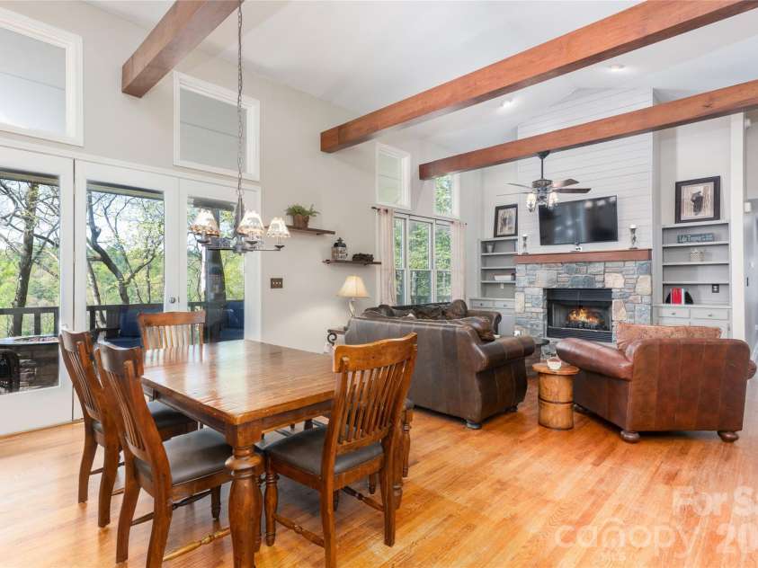 516 Cherokee Trace, Lake Toxaway, NC 28747.  MLS# CAR4377271, YatesRealty ID 17781. 