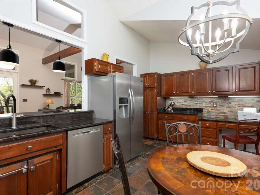 516 Cherokee Trace, Lake Toxaway, NC 28747.  MLS# CAR4377271, YatesRealty ID 17781. 