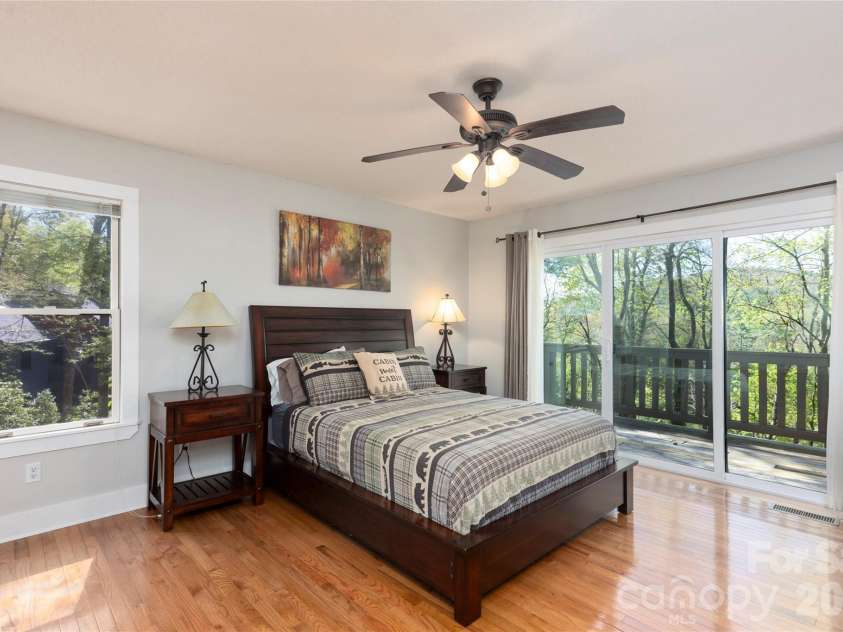 516 Cherokee Trace, Lake Toxaway, NC 28747.  MLS# CAR4377271, YatesRealty ID 17781. 